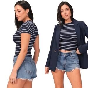 Abercrombie & Fitch The 4” Mom Short High Rise Medium Wash Jean Shorts Size 2 26